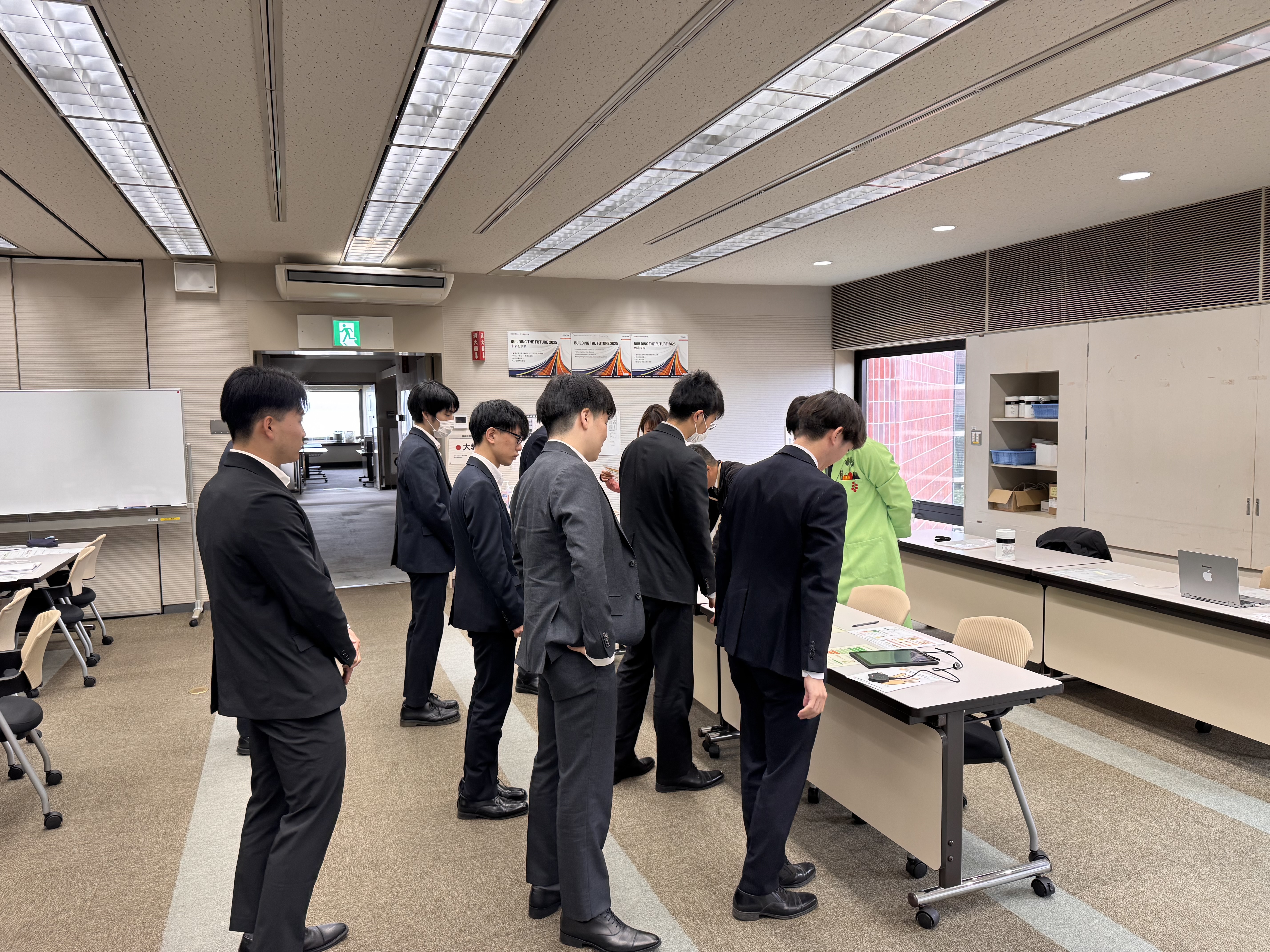 日立建機株式会社<br>日立建機日本株式会社